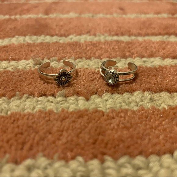 COPY - Bundle of Two Adjustable Silver-Colored Rings - Picture 3 of 3